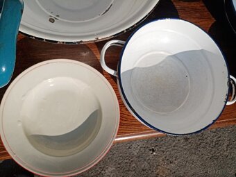 Retro smaltované nádobí, lavor, hrnce. - 6