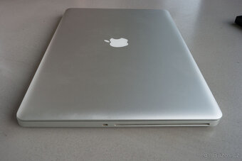 Apple MacBook Pro 17" Intel Core i7 2.2 GHz, 16 GB RAM - 6