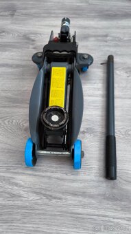 Prodám hydraulický zvedák na auto 2t - 6