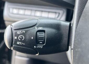 Peugeot 208 1.2i KLIMA PANORAMA TEMPOMAT manuál 60 kw - 6