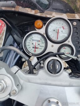 Triumph Daytona 955i - 6