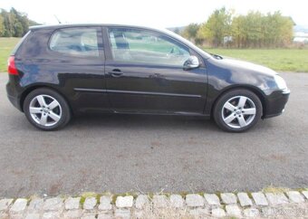 Volkswagen Golf 1,6 75 kw perf. stav benzín manuál 75 kw - 6