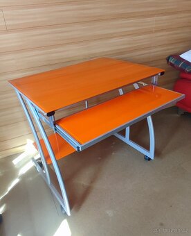 počítačový stůl se židlí - 6