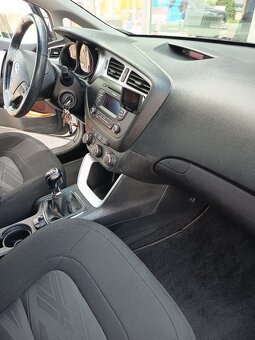 Kia Cee'd hatchback - 6