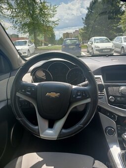Chevrolet Cruze 1.8 104 kW rok 2011 2 majitel - 6