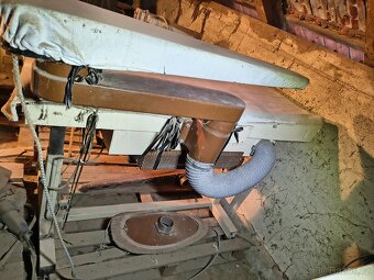 Průmyslové žehlící prkno KRAPF Bügeltechnik s odsáváním a vy - 6