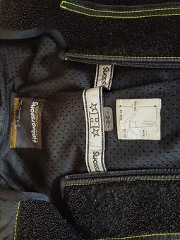 Policejni zateplene oblečeni na moto nebo skutr - 6