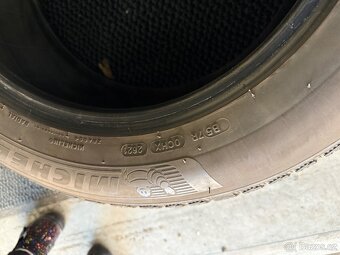 prodám zimní 205/60/16 Michelin - 6