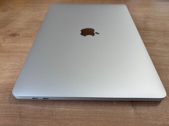 MacBook Pro 13" (2018) TouchBar i5/16GB/250GB - top stav - 6