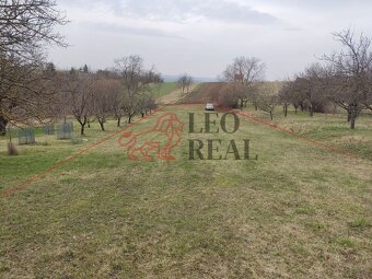 pozemek 3069m² se stavebním povolením "chaty" a chata k re - 6