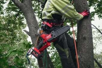 AKU řetězová pila Milwaukee M18 - 6