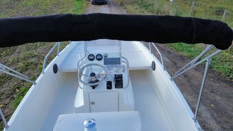 Motorový člun Bayliner CC5 - 6