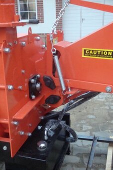 drtič větví, štěpkovač za traktor, hydraulic, do 20 cm větví - 6
