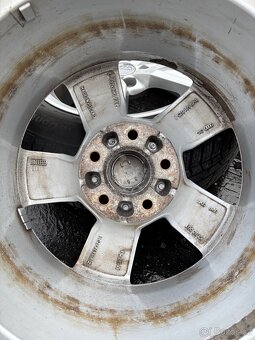 205/60 R16 5x112 / 7J / ET35 Pneu 6-7mm - 6