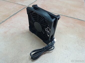 Tichý chladicí ventilátor pro malá zařízení 12x12 cm - 6