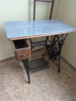 Stolek z šicího stroje - 6