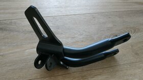 Yamaha MT03 - držák stupačky spolujezdce - 6