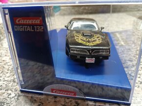 Prodám vyměním nové autíčko Carrera Pontiac Firebird TransAM - 6