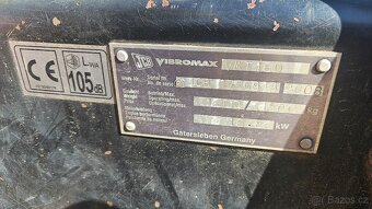 Prodám vibrační válec JCB 2t - 6
