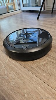 iRobot Roomba i7+ s vyprázdňovací stanicí se zárukou - 6