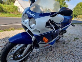 Suzuki GSXR 750 - 6
