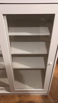 Bílá vitrína / komoda SYVDE s prosklenými dveřmi IKEA - 6