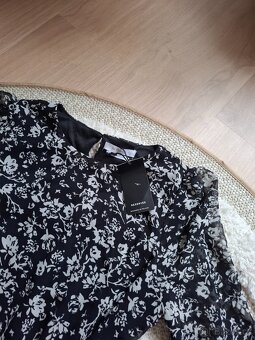 Květinové midi šaty Reserved - 6