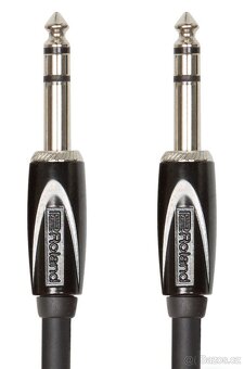 Syntezator Roland fa 07, Rol RH-200 sluchátka,MACKIE CR8-XBT - 6