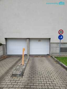 Pronájem, garážové stání, Praha 10, ul. Názovská - 6