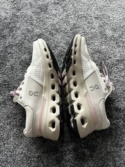 on Running model Cloudrunner 2 vel 38,5 - 6