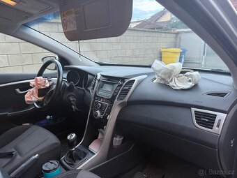 Bouraný Hyundai I30 combi - 6