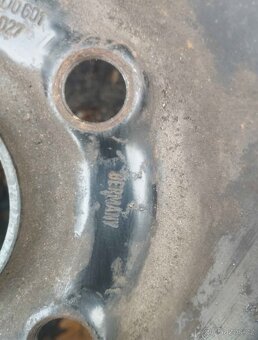 Rezerva s zimní pneu 195/65/15 od Audi - 6