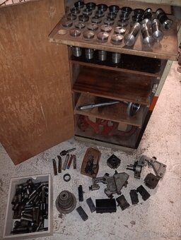 Skříň s příslušenstvím k soustruhu TOS SM16 - 6