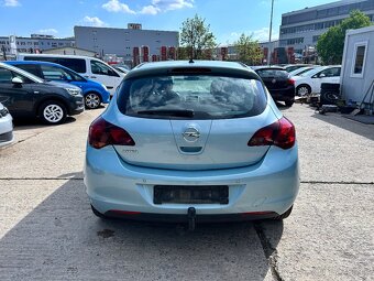 Opel Astra J 1,6 16V, 2009, tyrkysová, najeto 135.386 km - 6