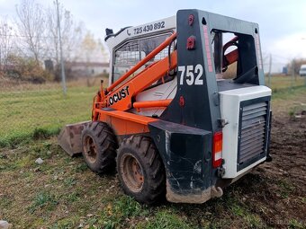 Smykový nakladač Locust 752 - 6