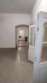Nebytový prostor 99,8 m2 na náměstí Velvary - 6