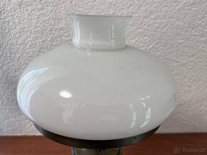 Stolní mosazná lampa s bílým stínidlem - 6