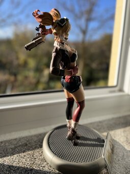Harley Quinn - DC Bombshells - 6