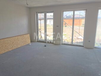 Velký Osek, prodej řadového rodinného domu 5+kk, 106 m2 na p - 6