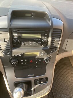 Prodám MPV Kia Carnival 2,9 136 kW, 7 místné vozidlo - 6