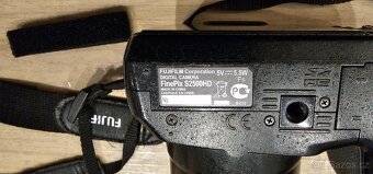 Foťák Fujifilm FinePix S2500HD - 6