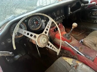Jaguar E-Type xke 4.2 Coupe Manual - 6