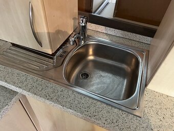 Kompletní kuchyň se všemi spotřebiči - 6