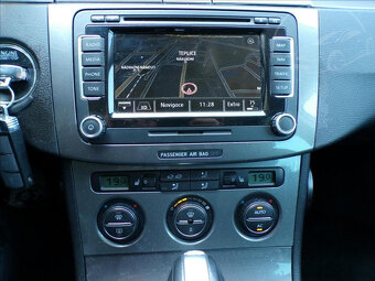 Volkswagen Passat 2,0 TDI DSG,XENON,TAŽNÉ,NAVI - 6