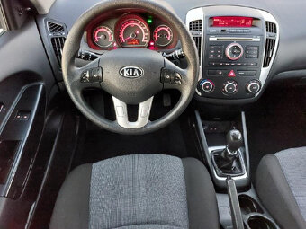 Kia Ceed Kombi 1.4 16V 77kW registrace 12/2011 Nová STK - 6