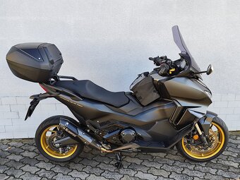 HONDA Forza 750 2024 ČR,3800km,Akrapovič,Smart box - 6