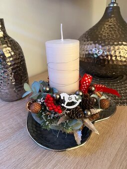 Vánoční svícen s masivní krémovou svíčkou a doplňky - 6