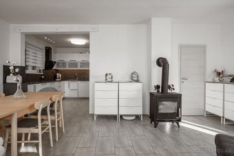 Prodej rodinného domu 6+kk s autodílnou – Šimanov, 9 km od J - 6