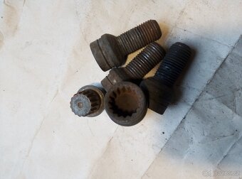 bezpečnostní šrouby kol M14 - 6