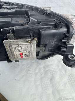 PRODÁM PRAVE SVĚTLO XENON ŠKODA OCTAVIA 3 - 6